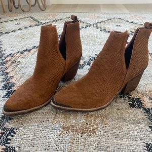Jeffrey Campbell Dark Tan booties Size 8.5